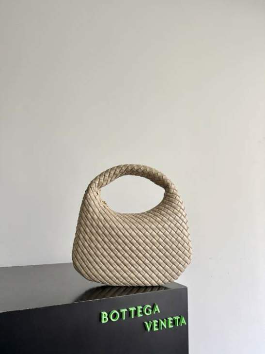 Picture of Bottega Veneta Handbags _SKUfw241355207fw